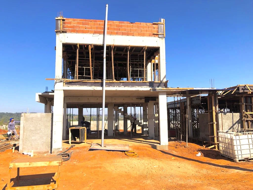 Obra residencial e comercial